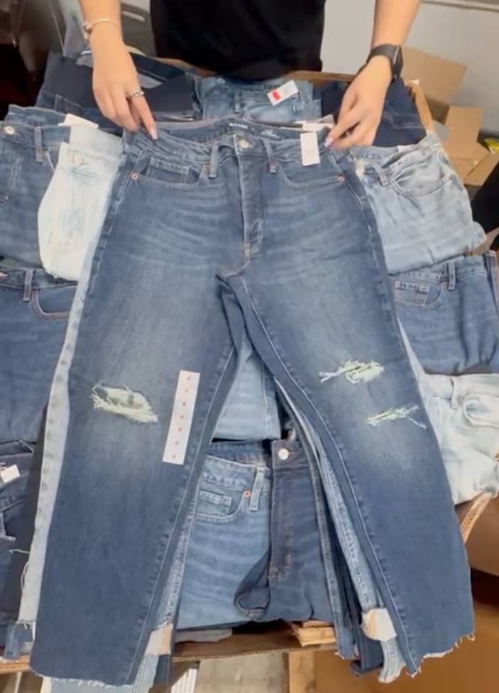 Women's Blue Jeans Pallets