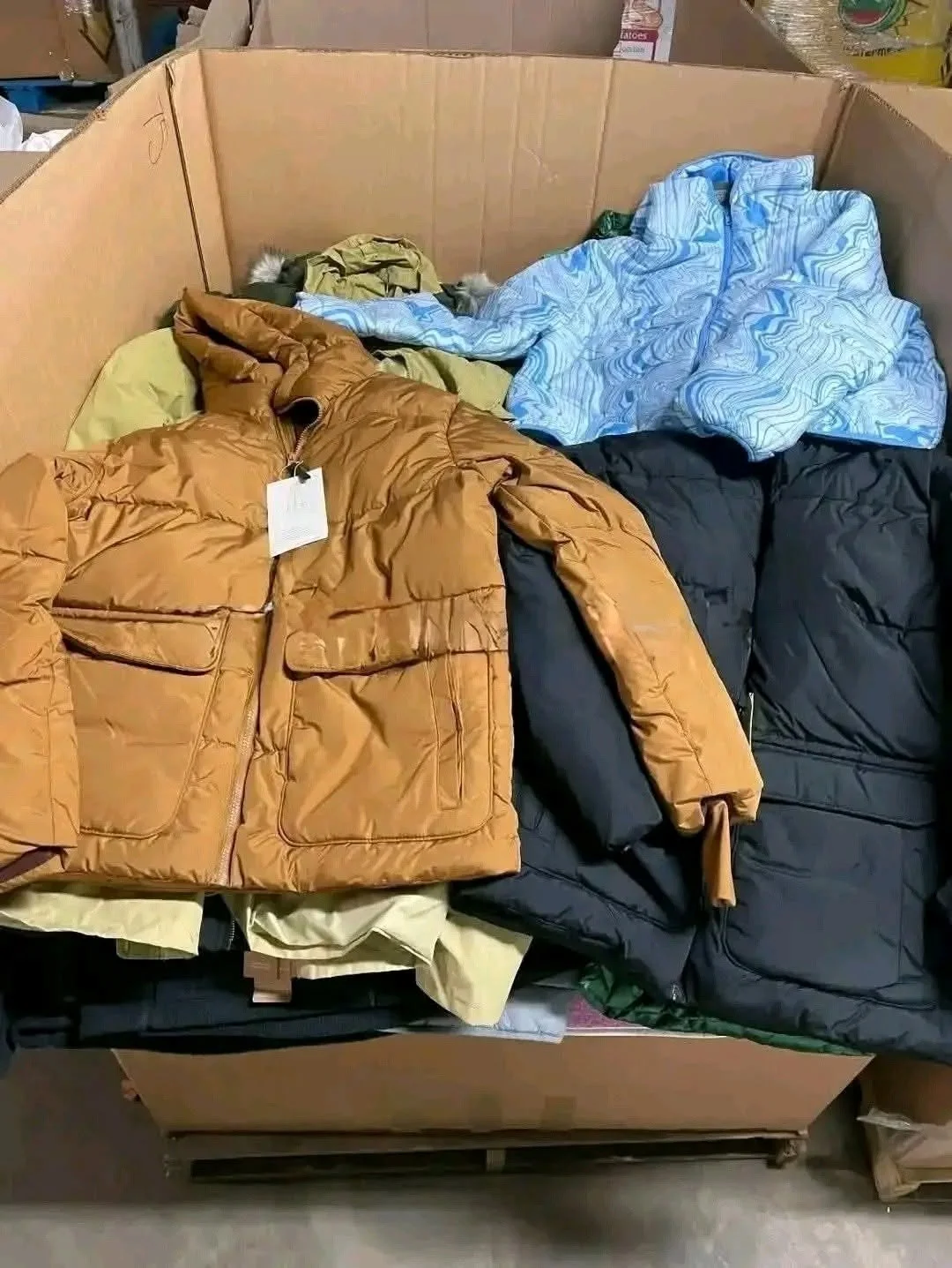 Wholesale Winter Jackets Pallet (100 Pieces), Overstock