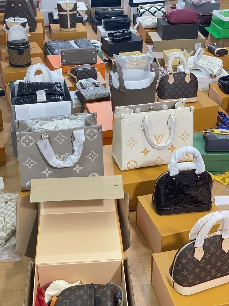 Handbags Pallet, Overstock, Wholesale Inventory