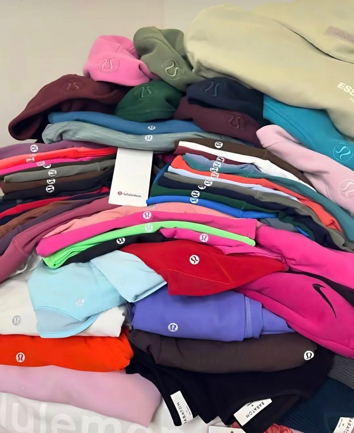 Wholesale Lululemon Clothing Pallet (400 Pieces), Overstock