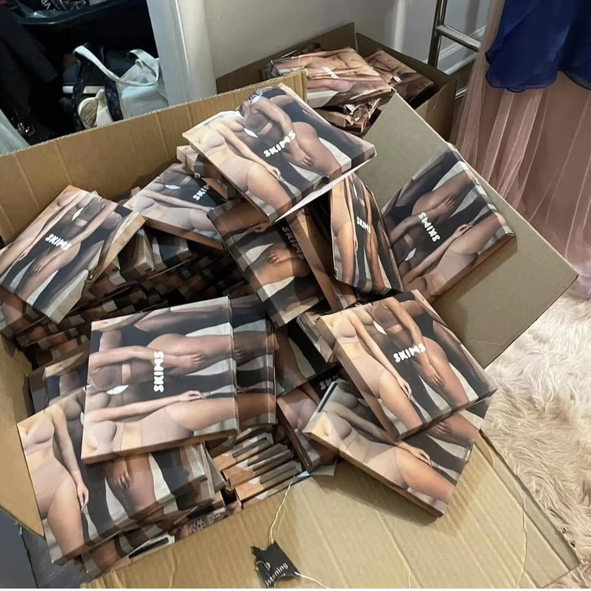 Wholesale SKIMS Clothing Pallet (300 Pieces), Overstock
