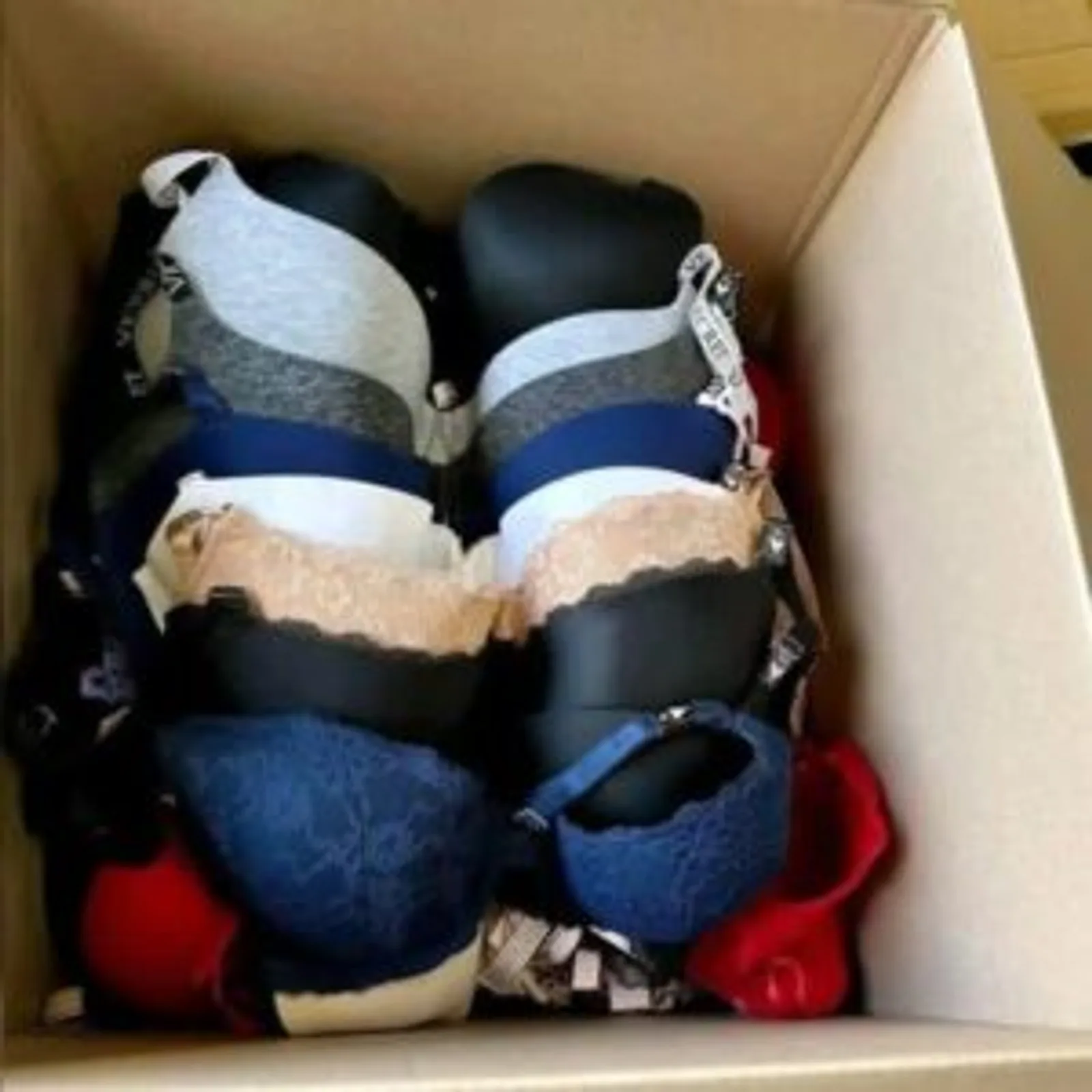 Nike Clothes Pallets for Sale | 600 Pieces Wholesale Nike Apparel