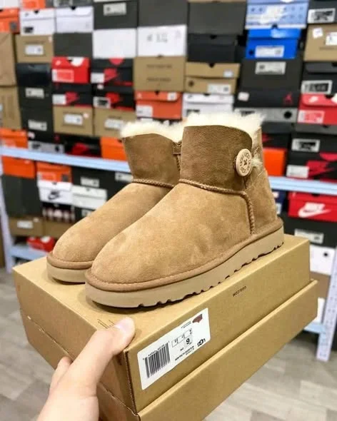 UGG Liquidation Pallets – 100 Pairs of UGG Shoes & Boots, Overstock, Wholesale Inventory