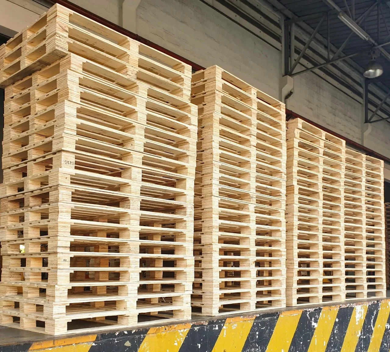 Heavy Duty Wooden Pallets – ISPM 15 Export Grade, Liquidation Pallets, Overstock